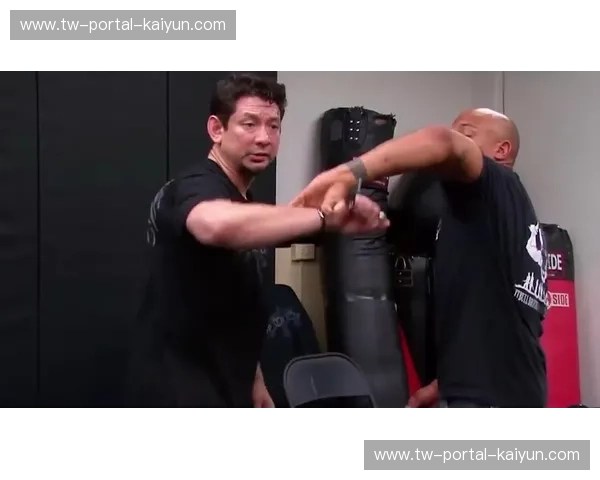 MMA综合格斗即时情报:掌控擂台风向的全新视角